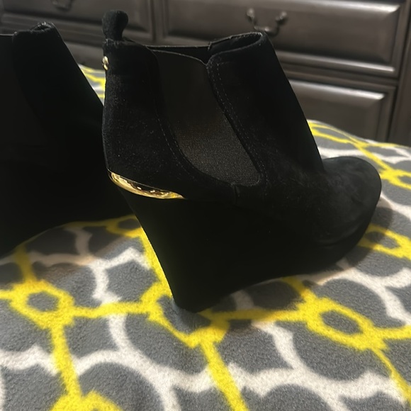 Jessica Simpson size is 10 M - Picture 4 of 7